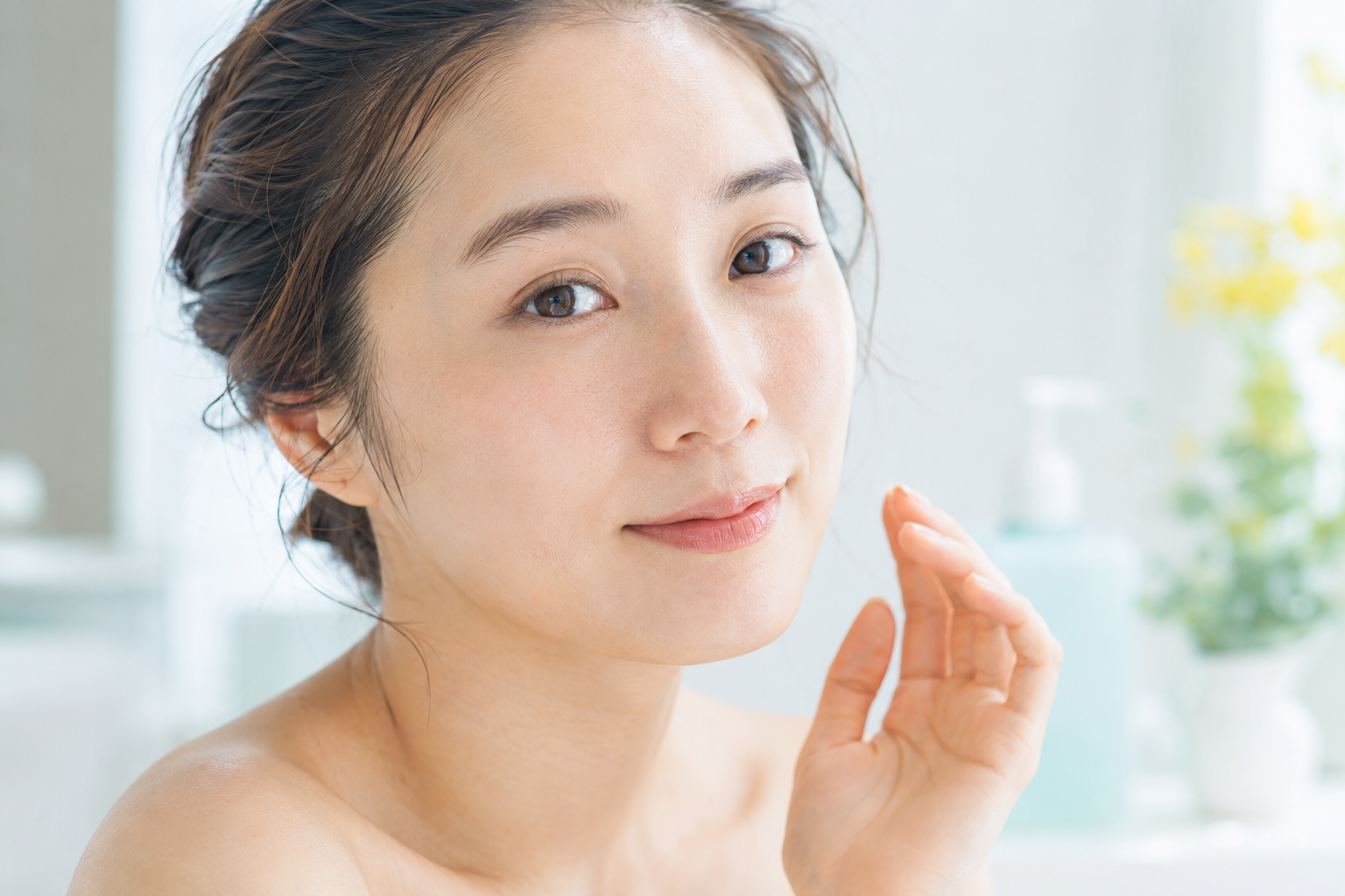鼻や頬の毛穴が気になる日本人女性のイメージ